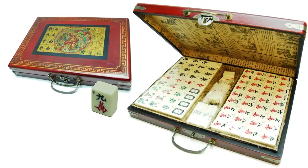 Endast denna vecka | Mah Jong Wood Case with red, XL stones